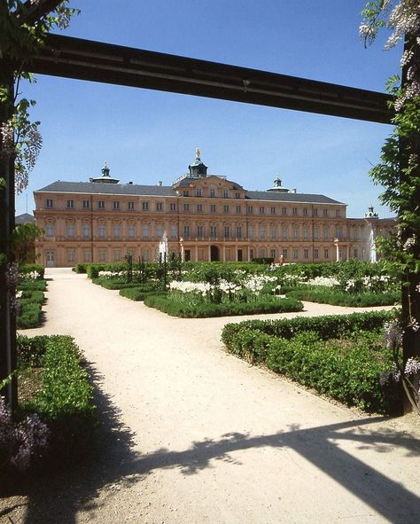 Château Résidentiel de Rastatt, Vue du jardin et du château