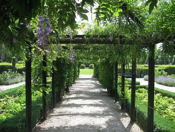 Château Résidentiel de Rastatt, Portique dans le jardin