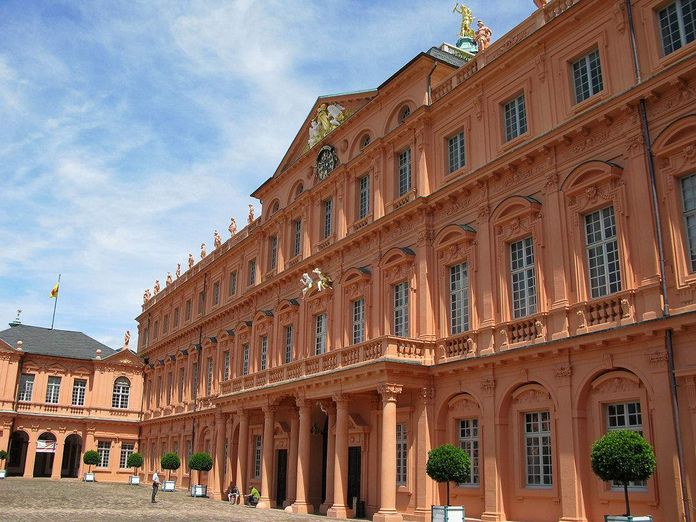 Château Résidentiel de Rastatt, Vue dans la cour d'honneur